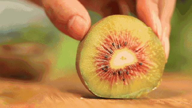 养肝日常可常吃这几种水果,养肝的人建议少吃这2种水果