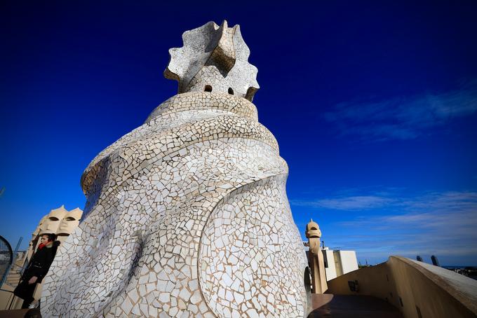 米拉之家是什么风格建筑,和米拉之家相似的建筑