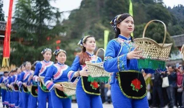 《青波携程书画同行》《少数民族行：走近仡佬族之四》