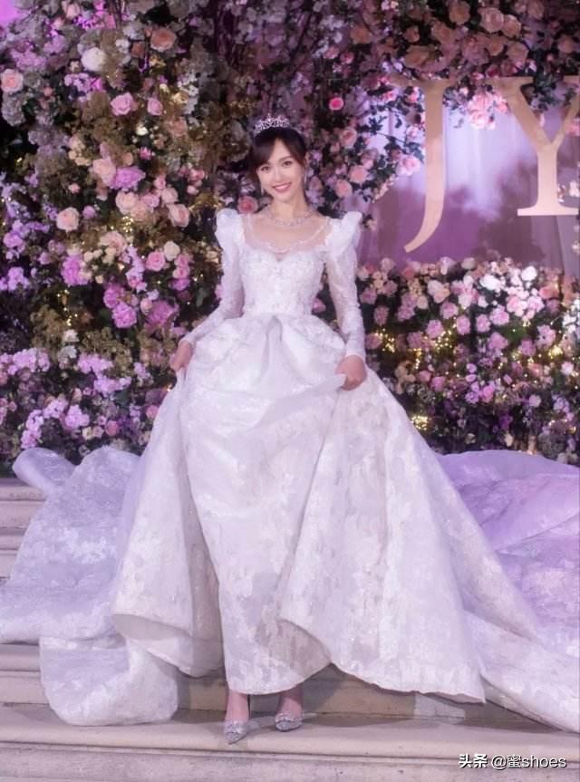 唐嫣同款rv鞋,唐嫣结婚时穿的婚鞋