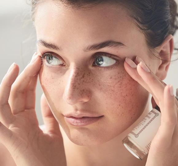 48岁贾静雯状态惊艳美貌依旧,贾静雯如何保持自己的颜值和身材