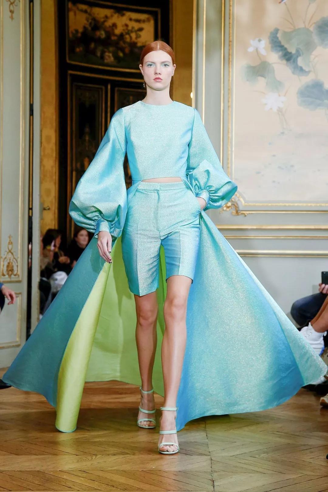 2020流行什么颜色的衣服,今年最流行的衣服颜色是什么颜色