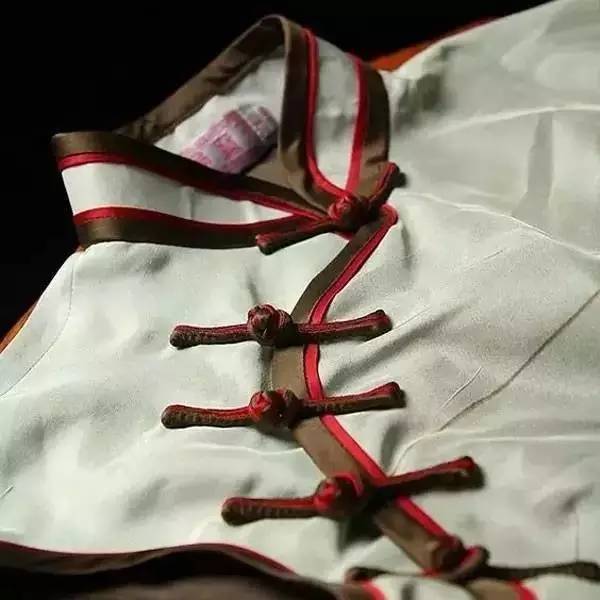 韦德之道9CNY曝光！盘扣+双配色+盲盒发售，被喷史上最丑？