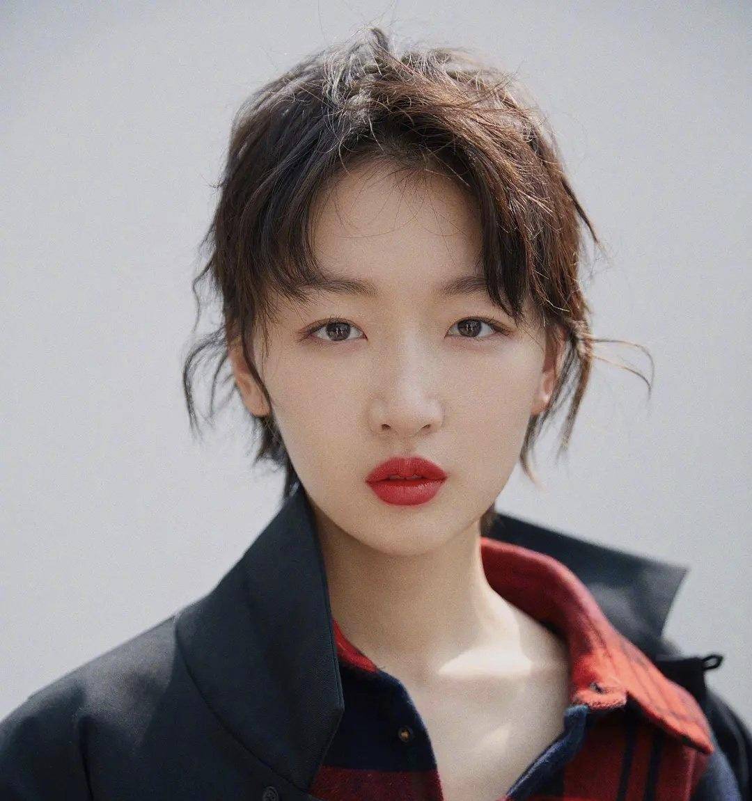 周冬雨赵丽颖时尚芭莎,周冬雨赵丽颖颁奖典礼