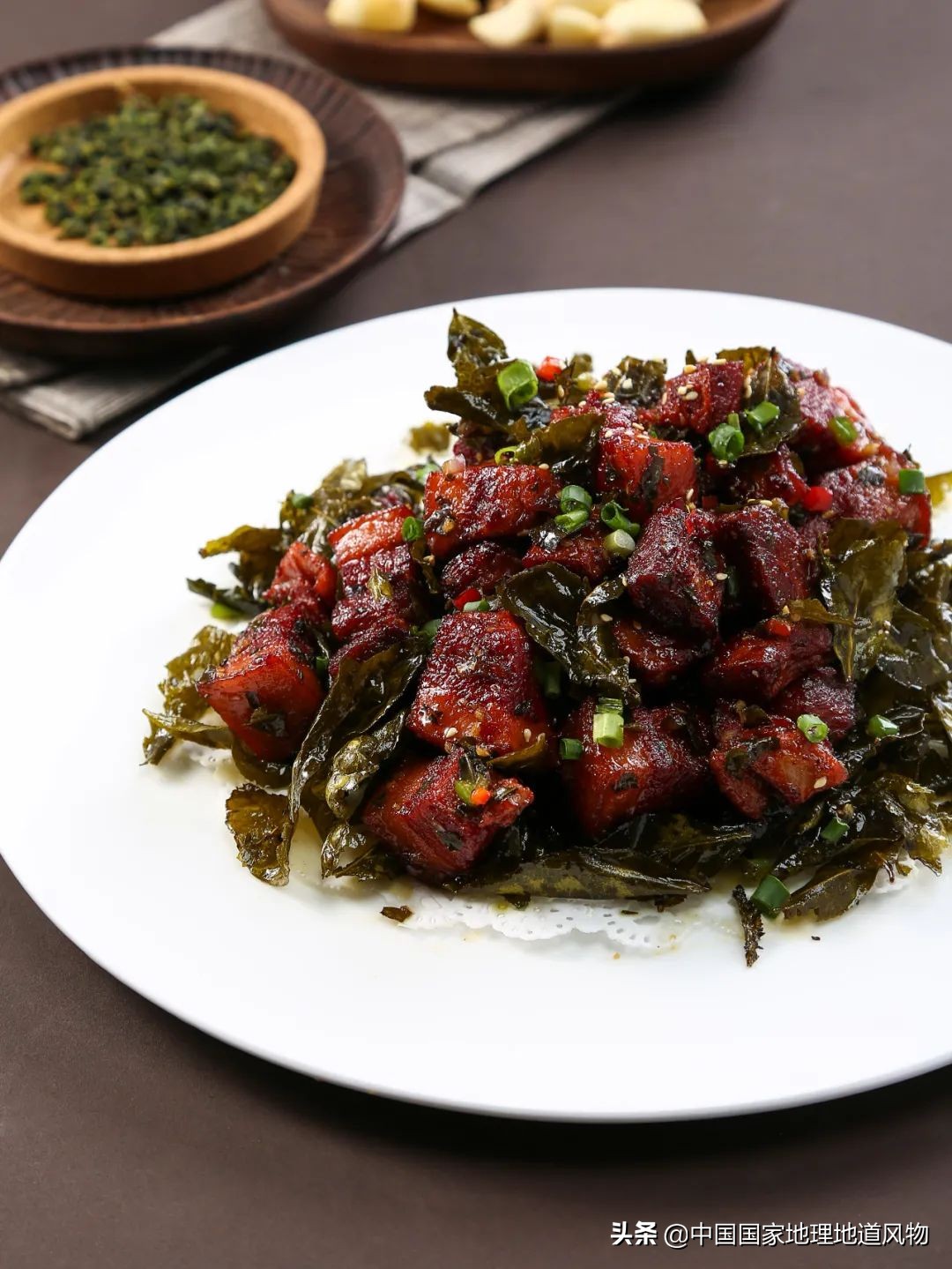 红烧肉是一道非常经典的中式菜肴,红烧肉中国家常菜的经典