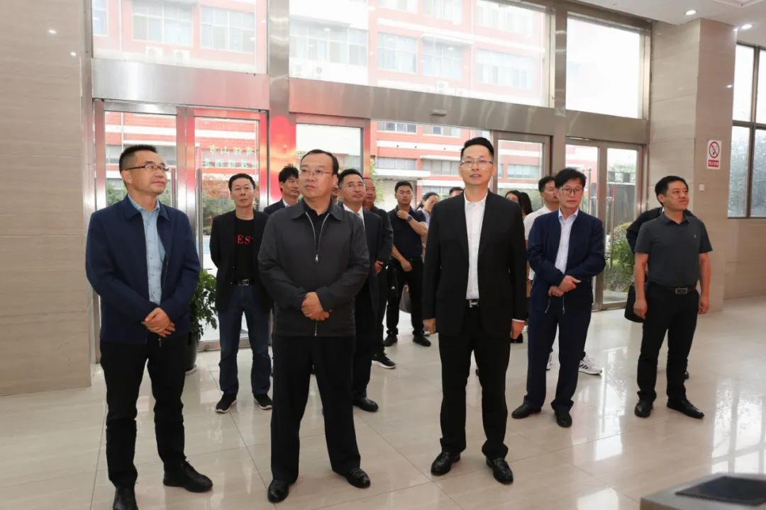 腾冲边合区招商引资实现新突破助推产业聚集发展——腾冲边合区与江苏贝德服装集团有限公司签订项目合作协议