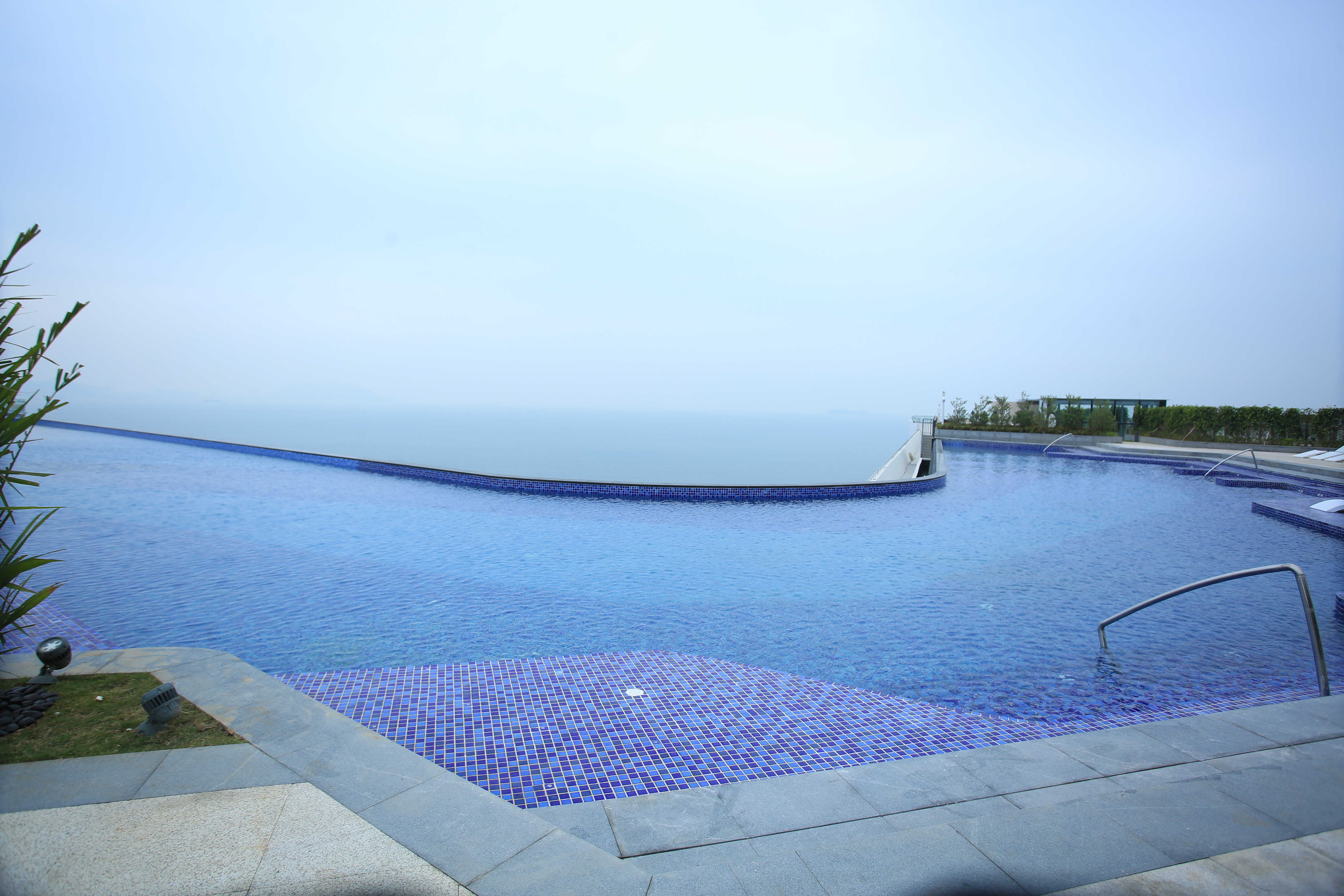 三亚哪个酒店带泳池最好,没有泳池算五星级酒店吗