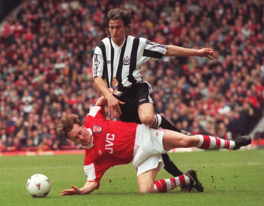 英超最佳球员坎通纳,坎通纳曼联的故事很伟大