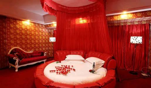 情侣酒店喜欢用圆床是因为美观吗,为什么情侣酒店都是长方形床