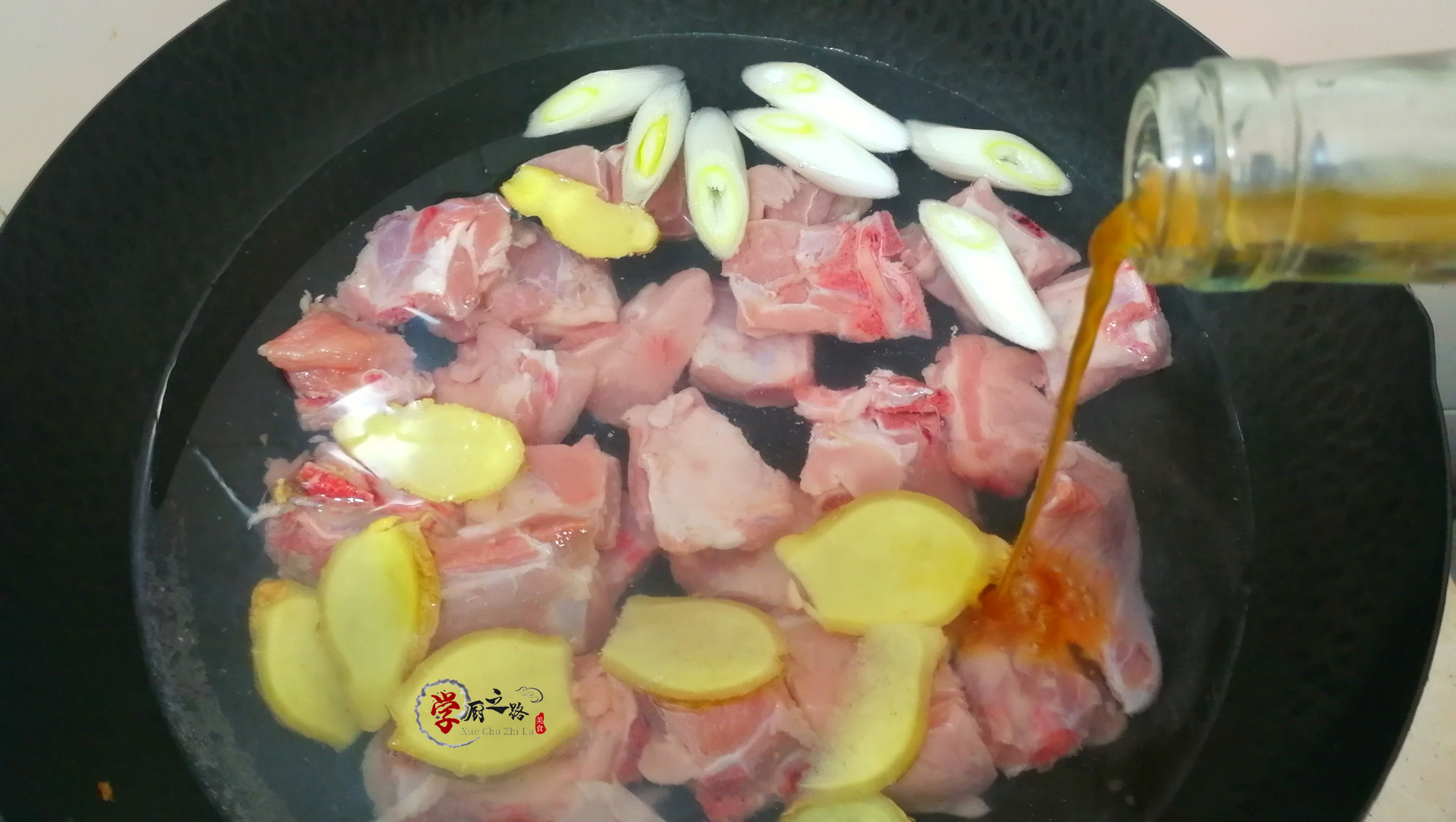 糖醋排骨干硬不脱骨?看大厨如何操作,干香肉嫩脱骨入味有诀窍