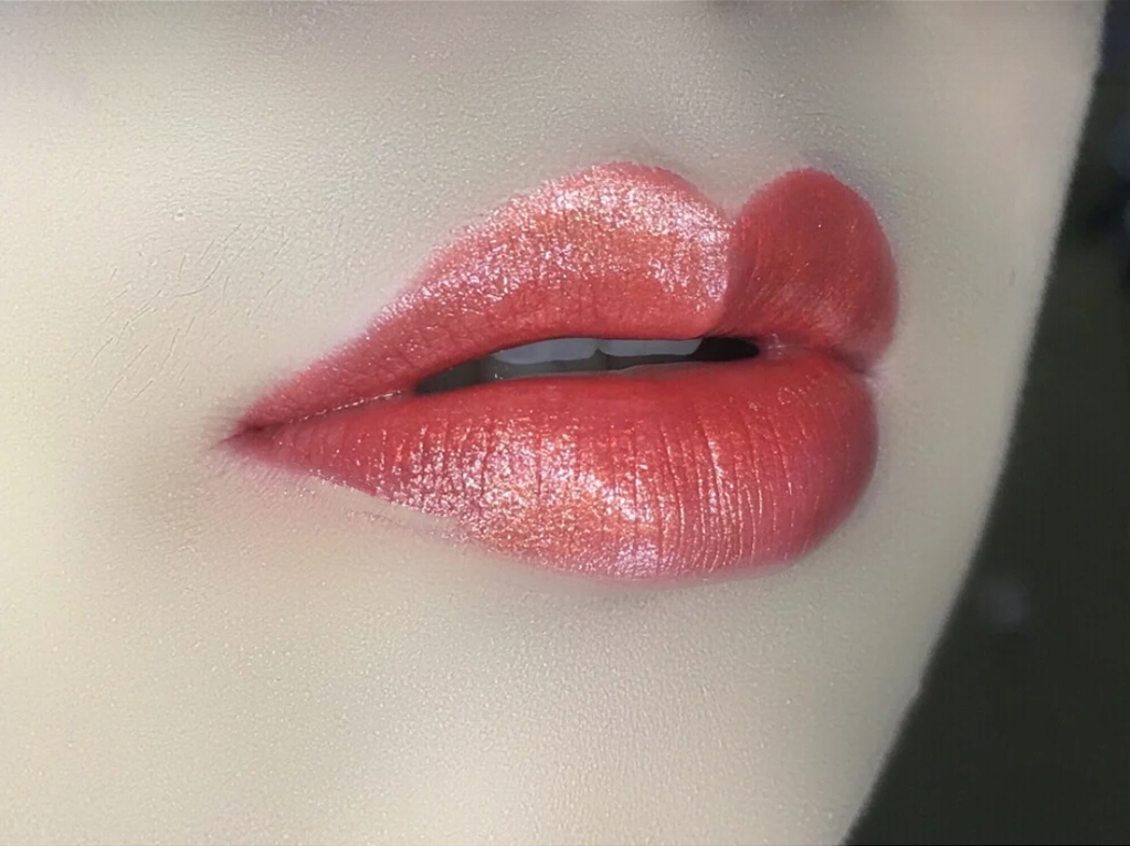 tf迷你黑管口红哪个颜色显白,tf口红16和小金条23哪个更显白