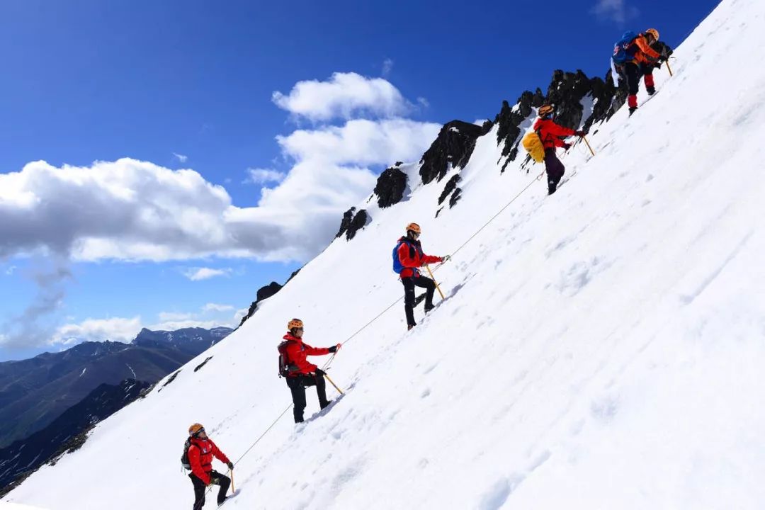 那些与登山八竿子都打不着的企业品牌，为何要为登山慷慨解囊？