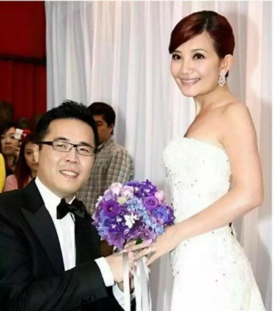 梁静茹离婚后再唱情歌视频,梁静茹离婚后首次露面完整版