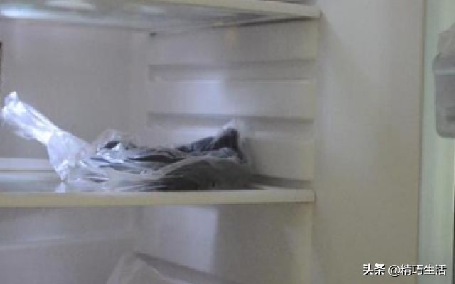 如何洗白袜子上的泥渍,脏臭袜子清洗小妙招图片