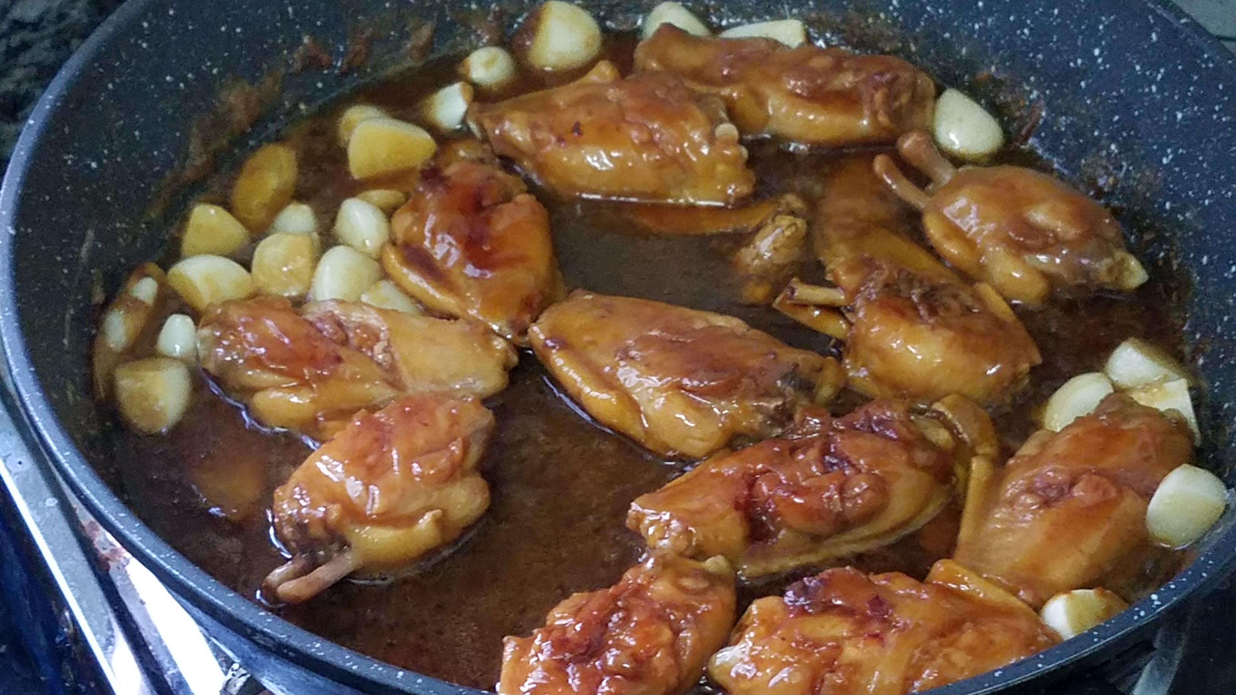 香喷喷的烤鸡奥尔良鸡翅,在家也能做香喷喷的鸡翅包饭