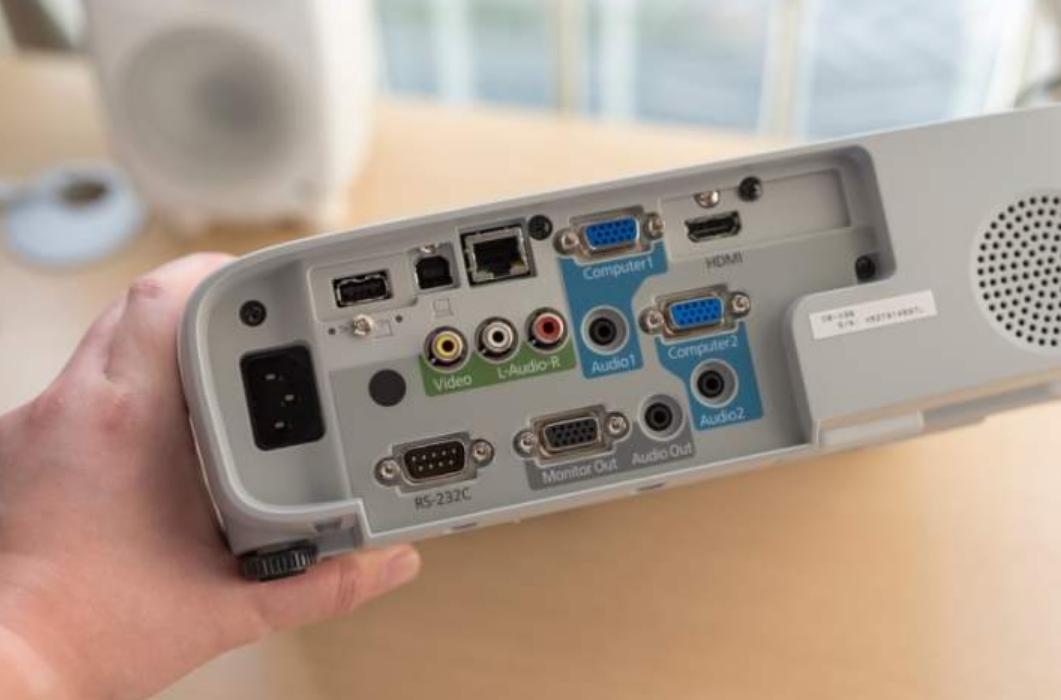 Z世代的潮酷利器，Movin01X重新定义娱乐“轻投影”