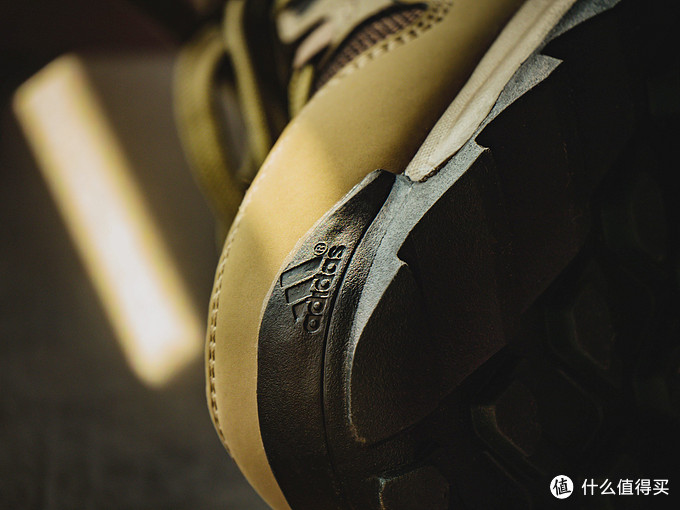 阿迪达斯耐磨实战篮球鞋灰蓝开箱,阿迪达斯新出的boost球鞋