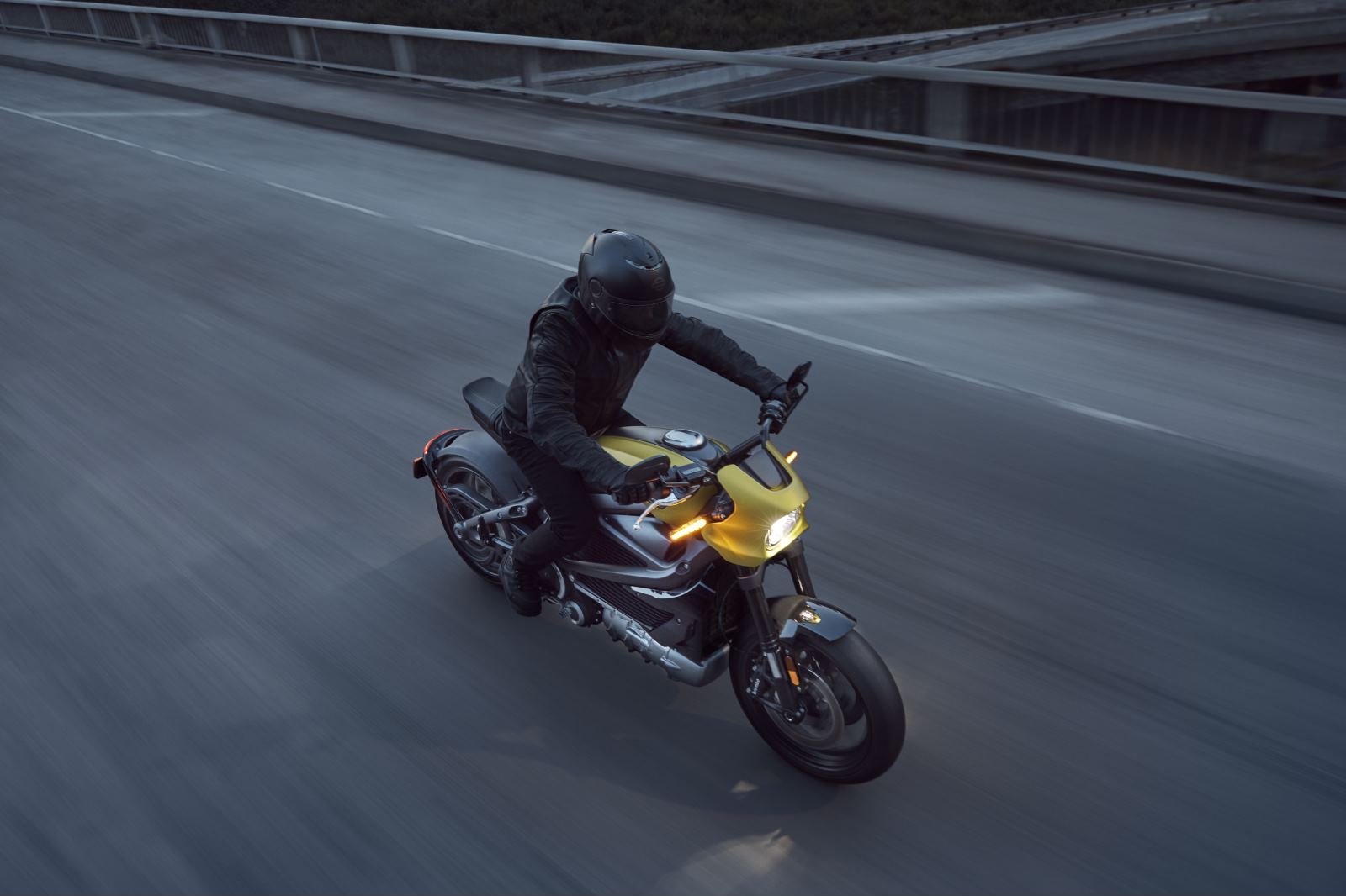 哈雷电动摩托livewire测评,哈雷电动摩托车livewire2023