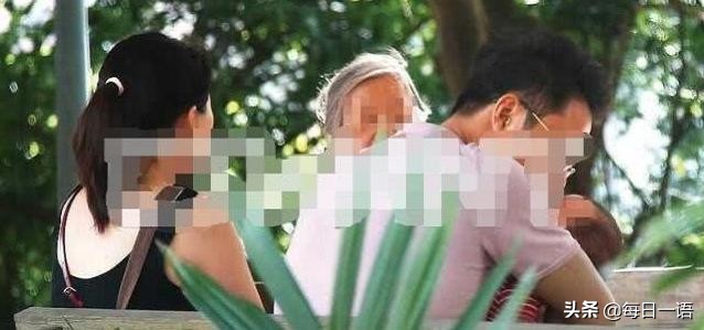 明道抱娃出游父爱爆棚,明道官宣当爸爸照片