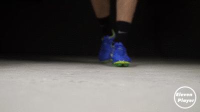 新买的足球鞋磨脚后跟有什么妙招,如何让足球鞋不磨脚