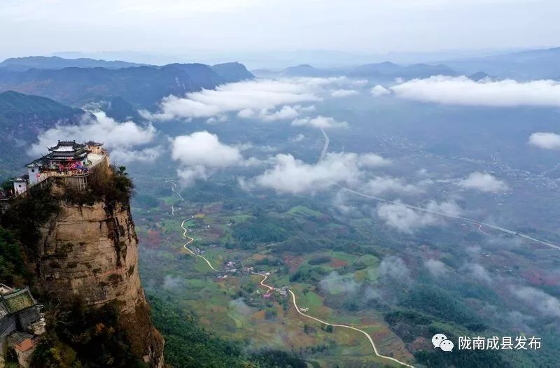 我叫成县，这是我2019年的自拍照~