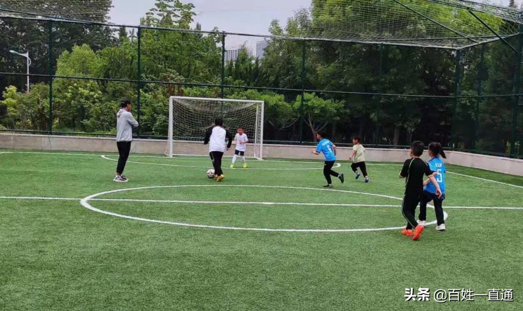 畅享绿茵场,我心尽飞扬—烟台市莱山区锐风体育教练举行足球训练