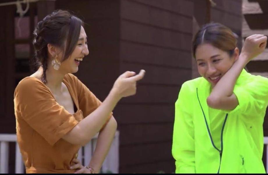 香港女演员上节目玩真心话大冒险被罚舔TVB索腿天后鞋底