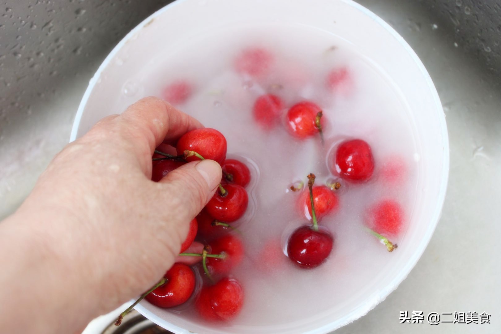 樱桃虫子怎么洗出来,樱桃里的虫子百分之多少能清理掉