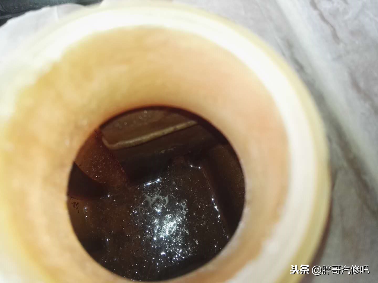 水泵结冰,水泵冻裂导致防冻液进入发动机里