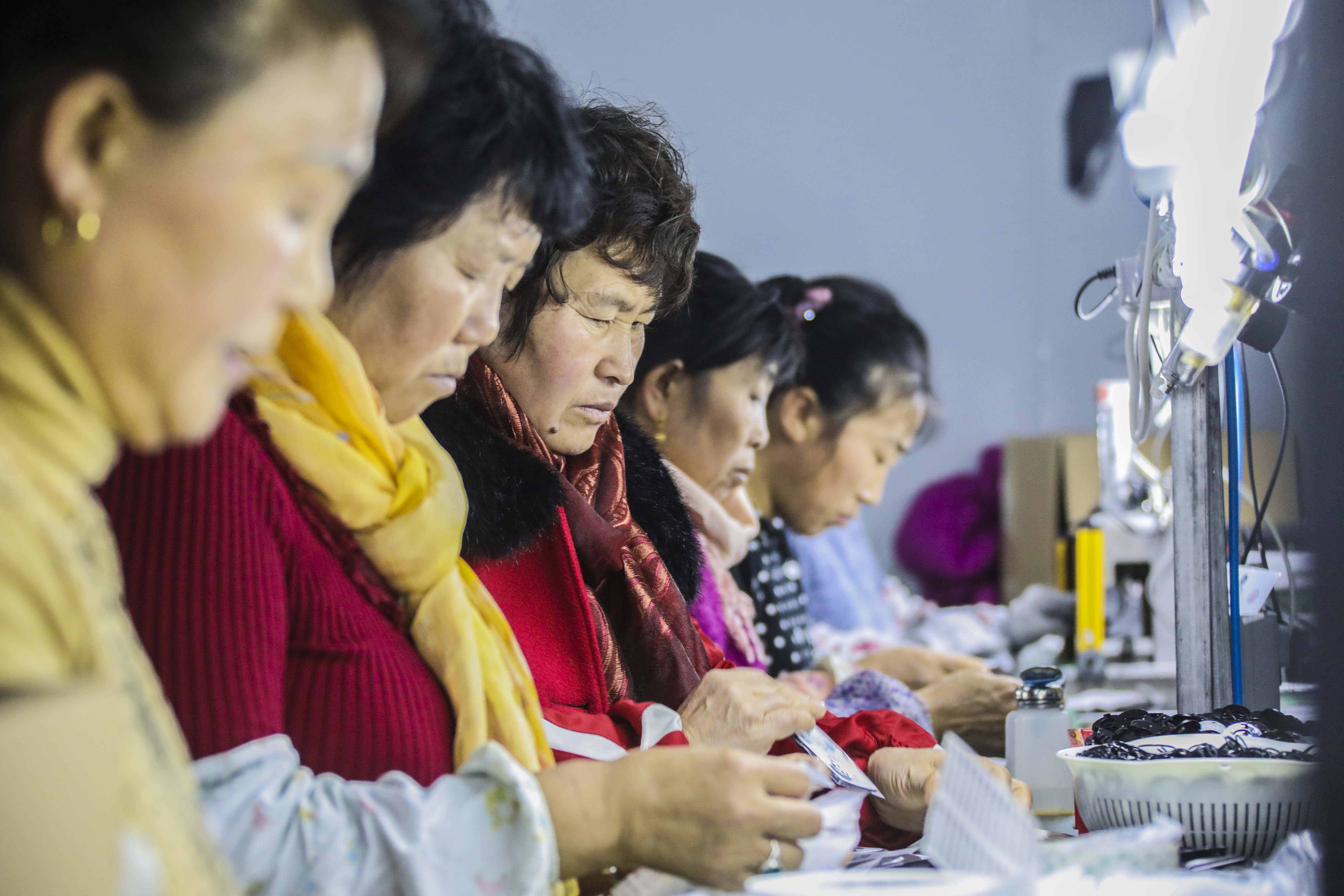 乡村惠民工厂初冬如花绽放,青岛“瑞联合”进荒庄村办厂造福乡梓