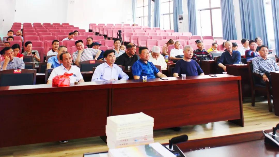 岳阳县曲赋协会在本县城南小学开展采风活动