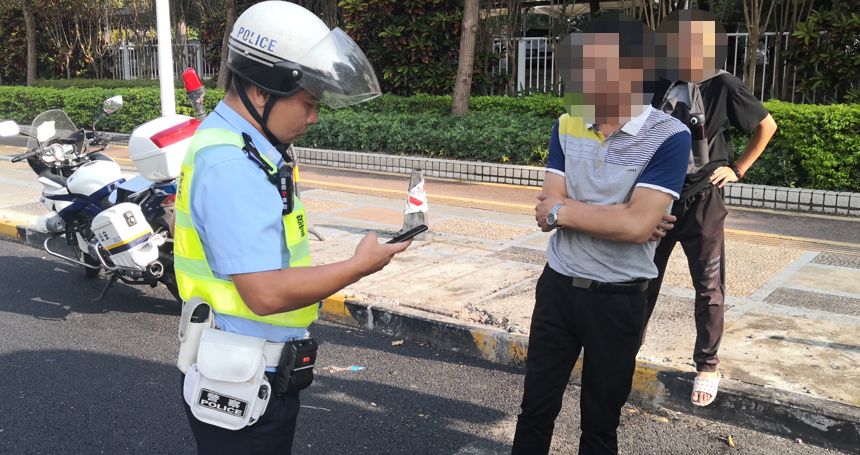 珠海交警查大巴车,珠海交警抓套牌车