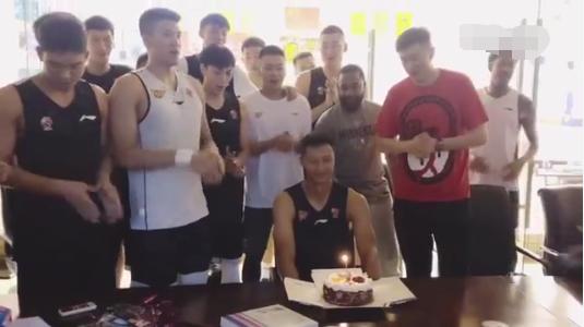 易建联最近新消息视频,易建联最近的视频