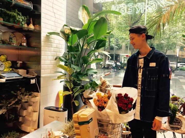 媒体+零售线上线下一体的Yoho集合店，年轻潮人们的集合地！