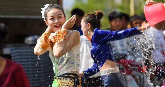 傣族的泼水节是在哪年哪月哪日,傣族园24年泼水节时间