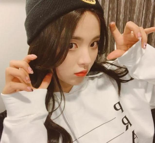 杨超越用卫生纸擦鼻涕,杨超越擦鼻子纸