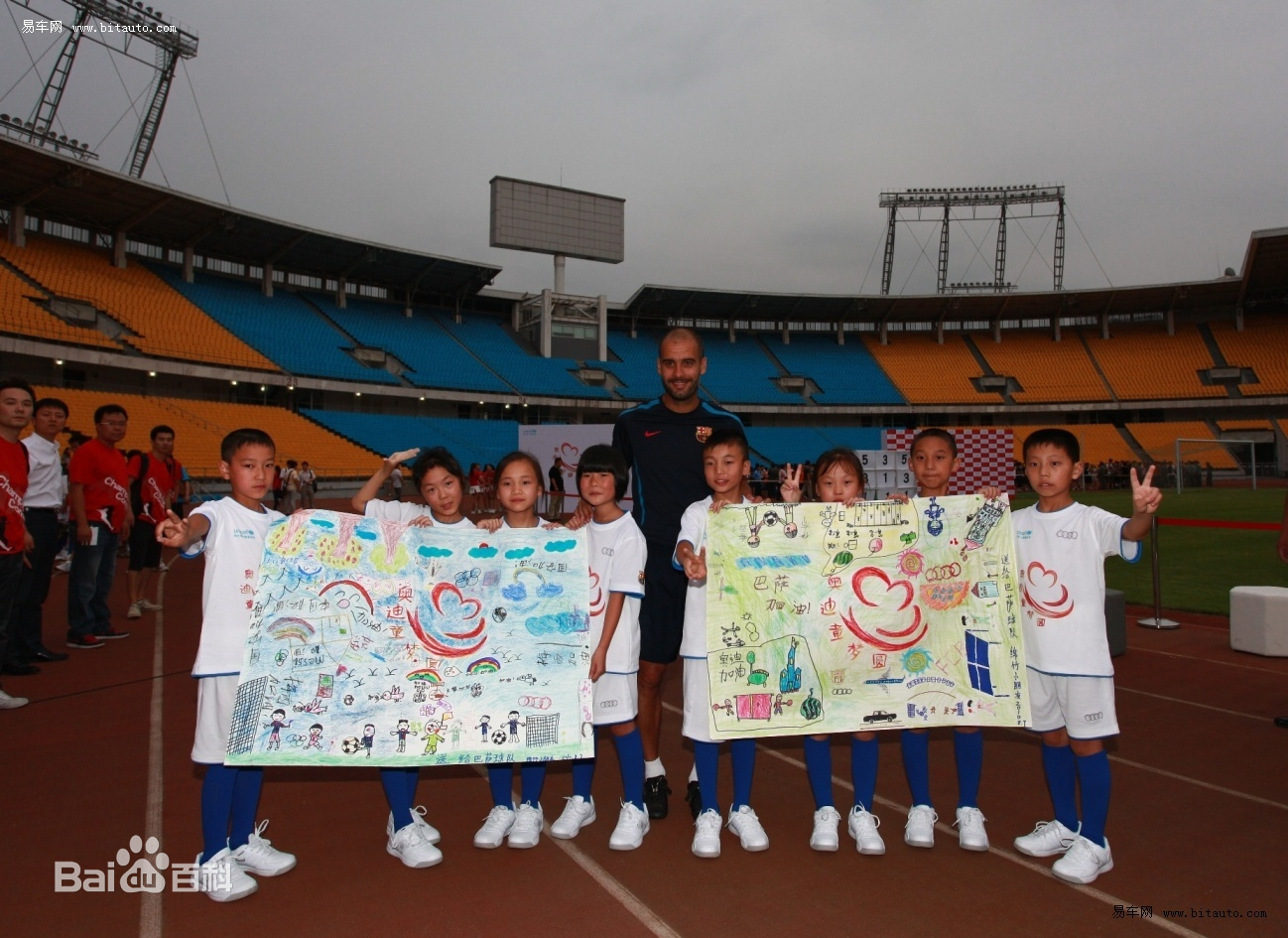 梅西被卡卡球迷骂过吗视频,球迷骂梅西完整视频