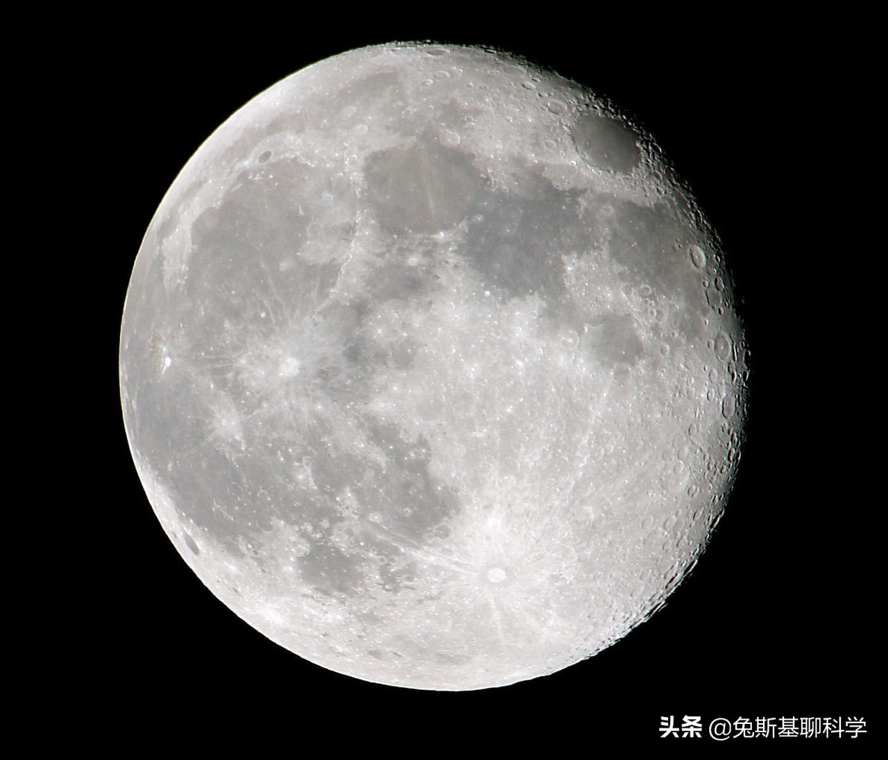 月球总是以同一面朝向地球原因,月球为何总是只有一面对着地球