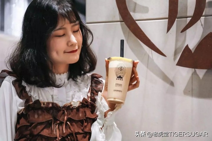 夏日炎炎,有你真甜,用老虎堂TIGERSUGAR这杯奶茶和你表白