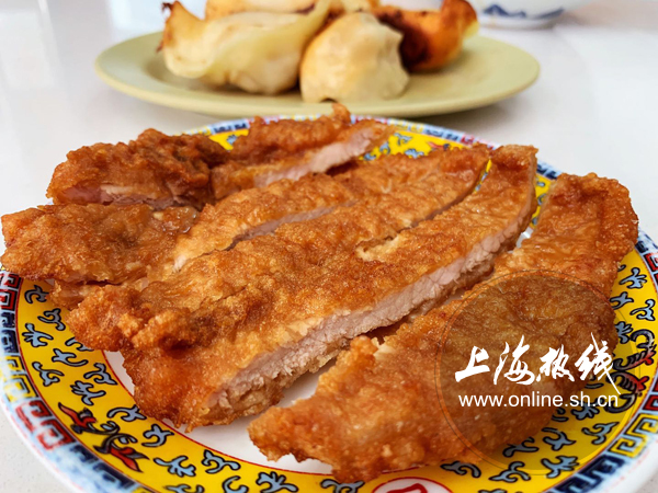 上海最好吃的辣酱油炸猪排,上海特色炸猪排辣酱油是标配