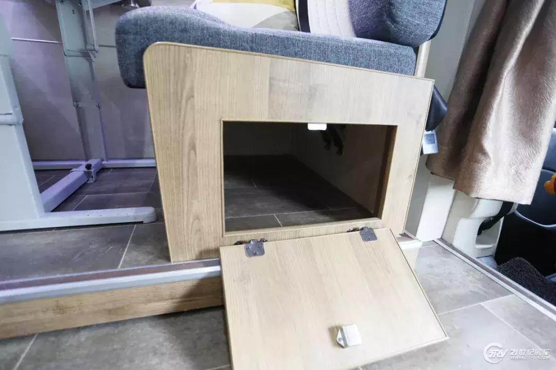 拓锐斯特轻卡侧拓展房车最新信息,拓锐斯特火星二号纵床版房车