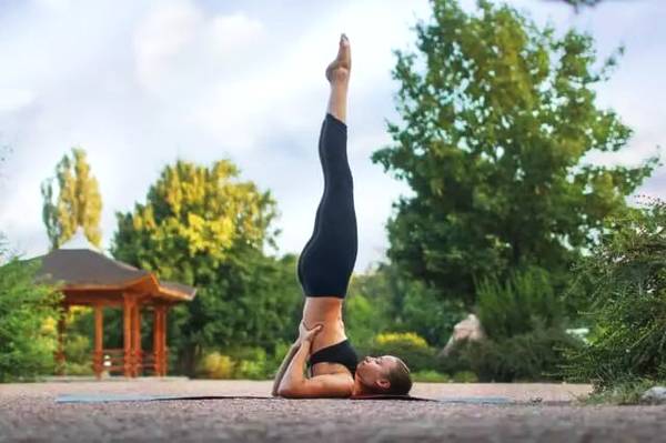 什么瑜伽动作改善毛孔,皮肤松弛瑜伽动作图解