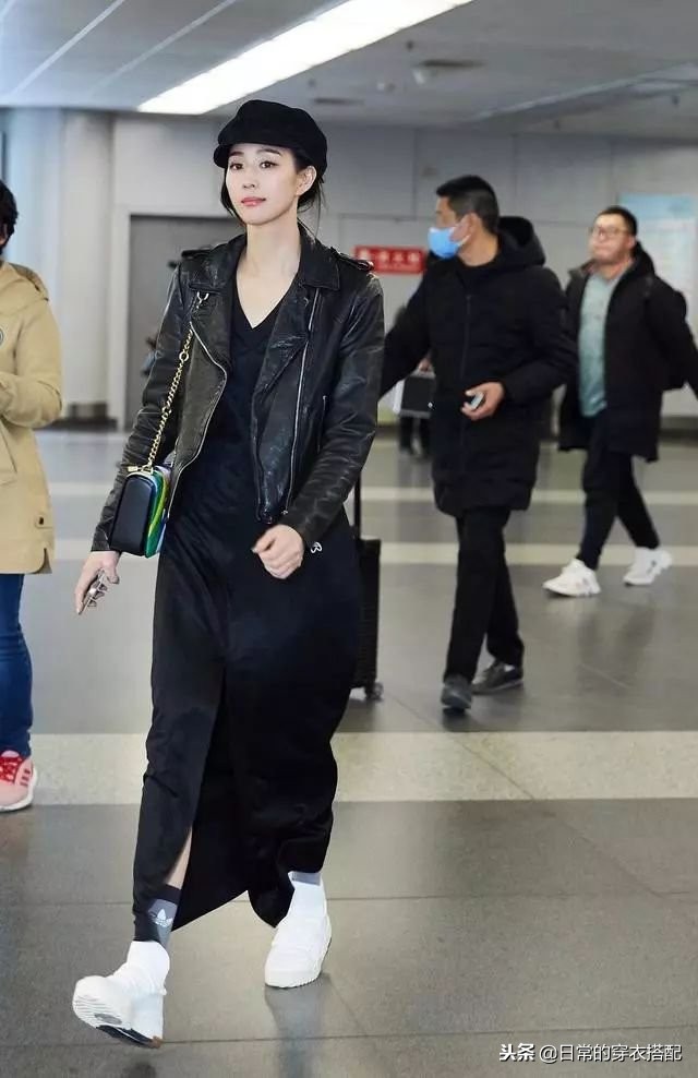 杨幂机场秀穿搭,机场走秀女明星