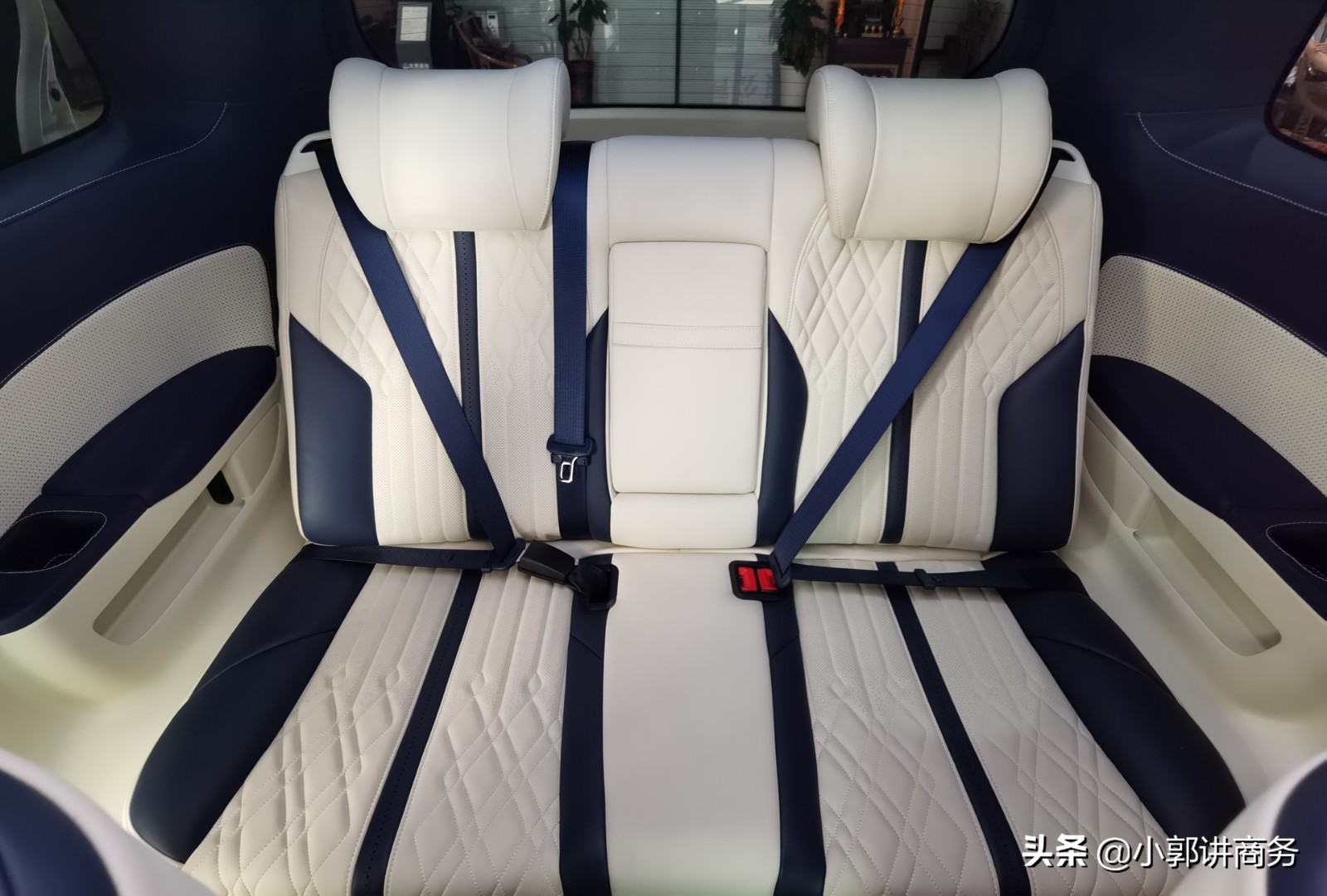 21年传祺m8高顶极夜之光定制版,21款广汽传祺m8豪华版二手车