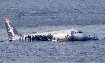 飞机出故障飞机配置降落伞,一架飞机降落伞