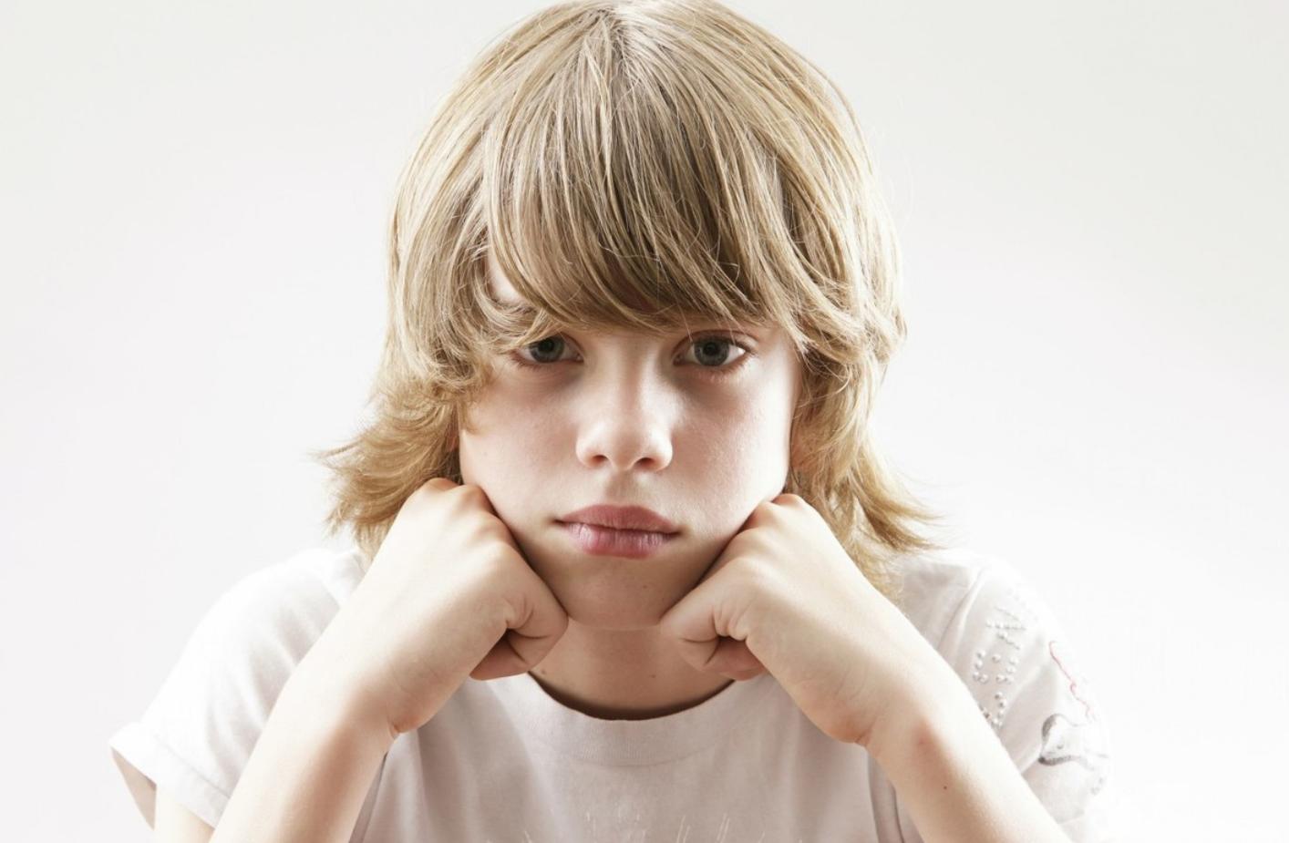 “能让我尝一口吗？”7岁姐姐哀求弟弟，网友感慨：怎么当妈的？