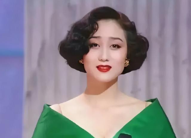 当年利智靠什么让李连杰神魂颠倒,利智与澳门赌王和李连杰