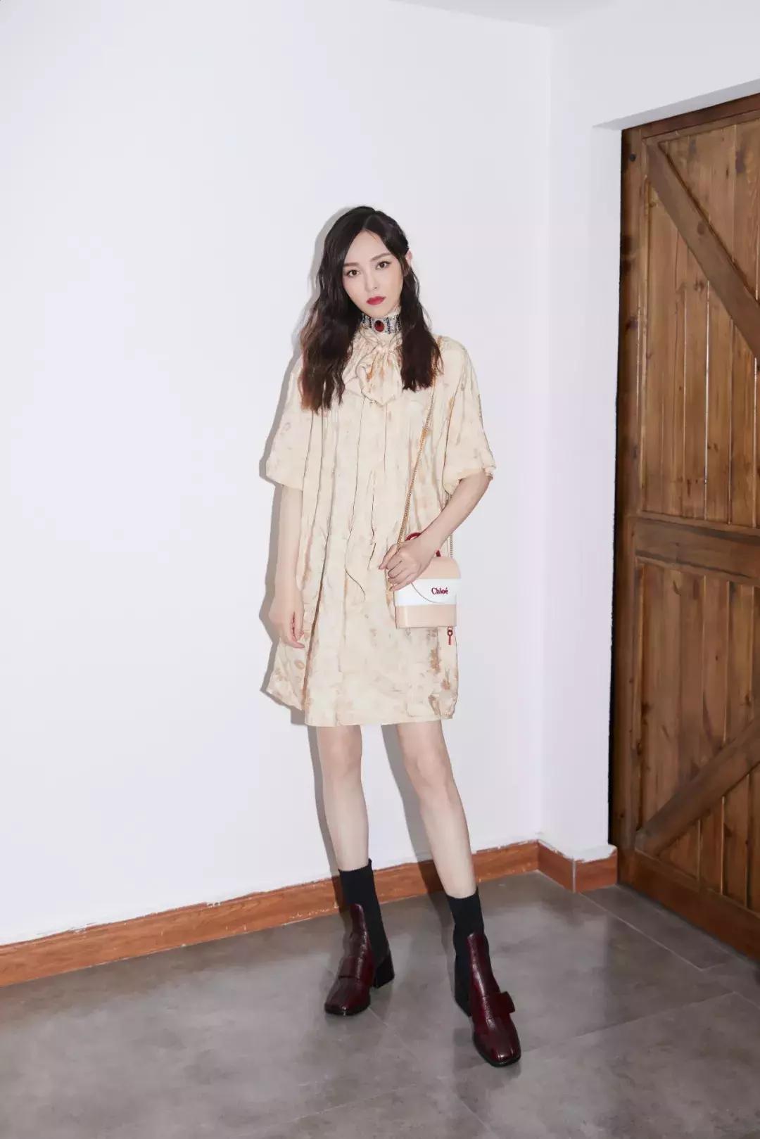 穿中筒靴明星们都爱穿,明星都爱穿的鞋子