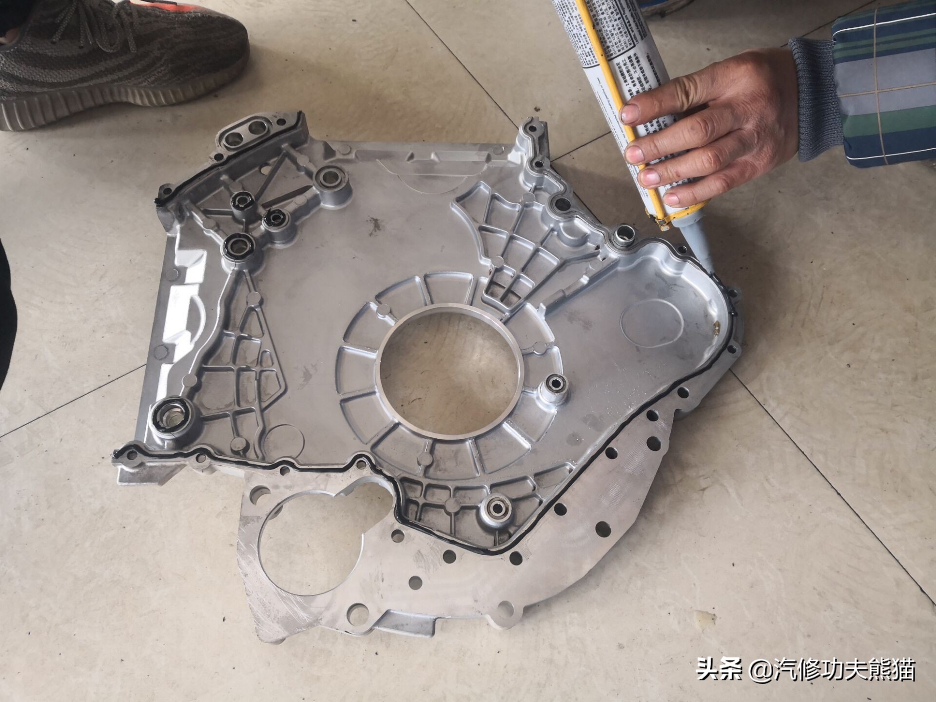 16款奥迪a6l2.5自吸发动机漏油,奥迪a6l2.4免拆烧机油处理靠谱吗