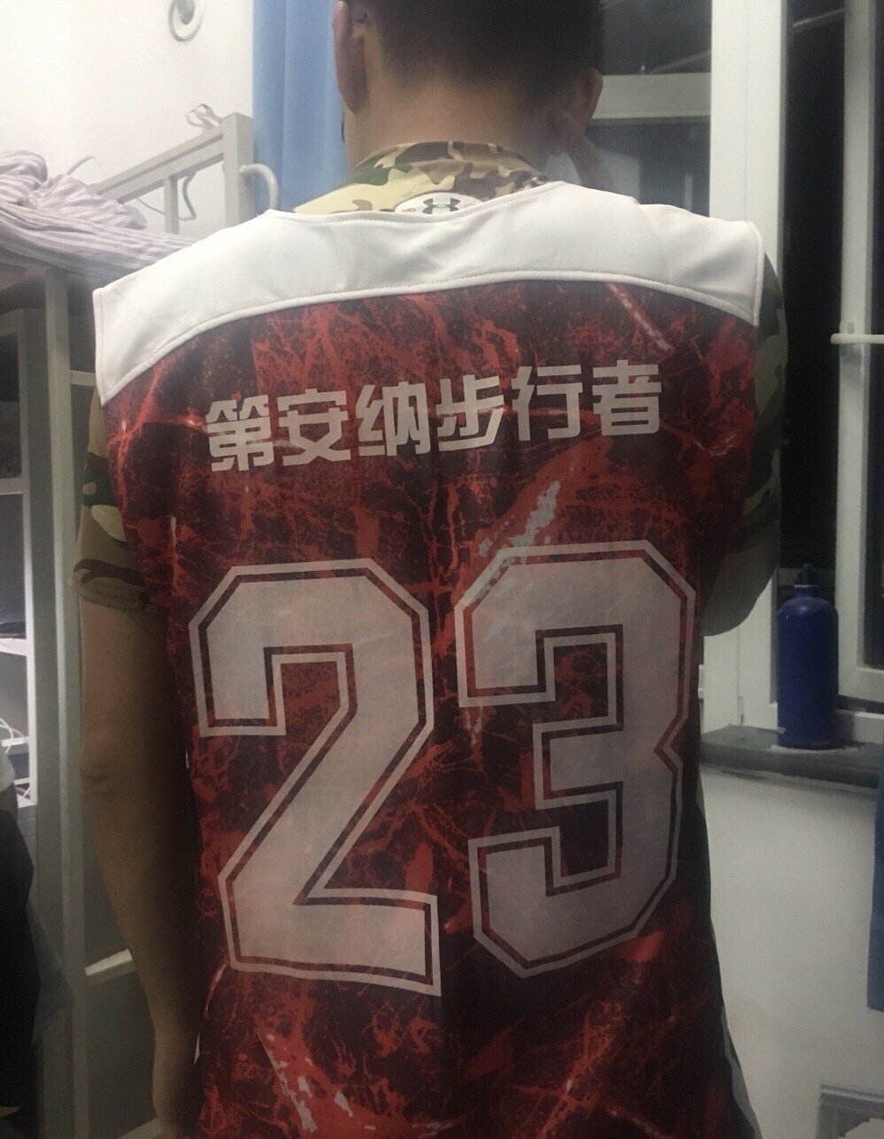 校园篮球赛，穿什么样的球衣最帅！